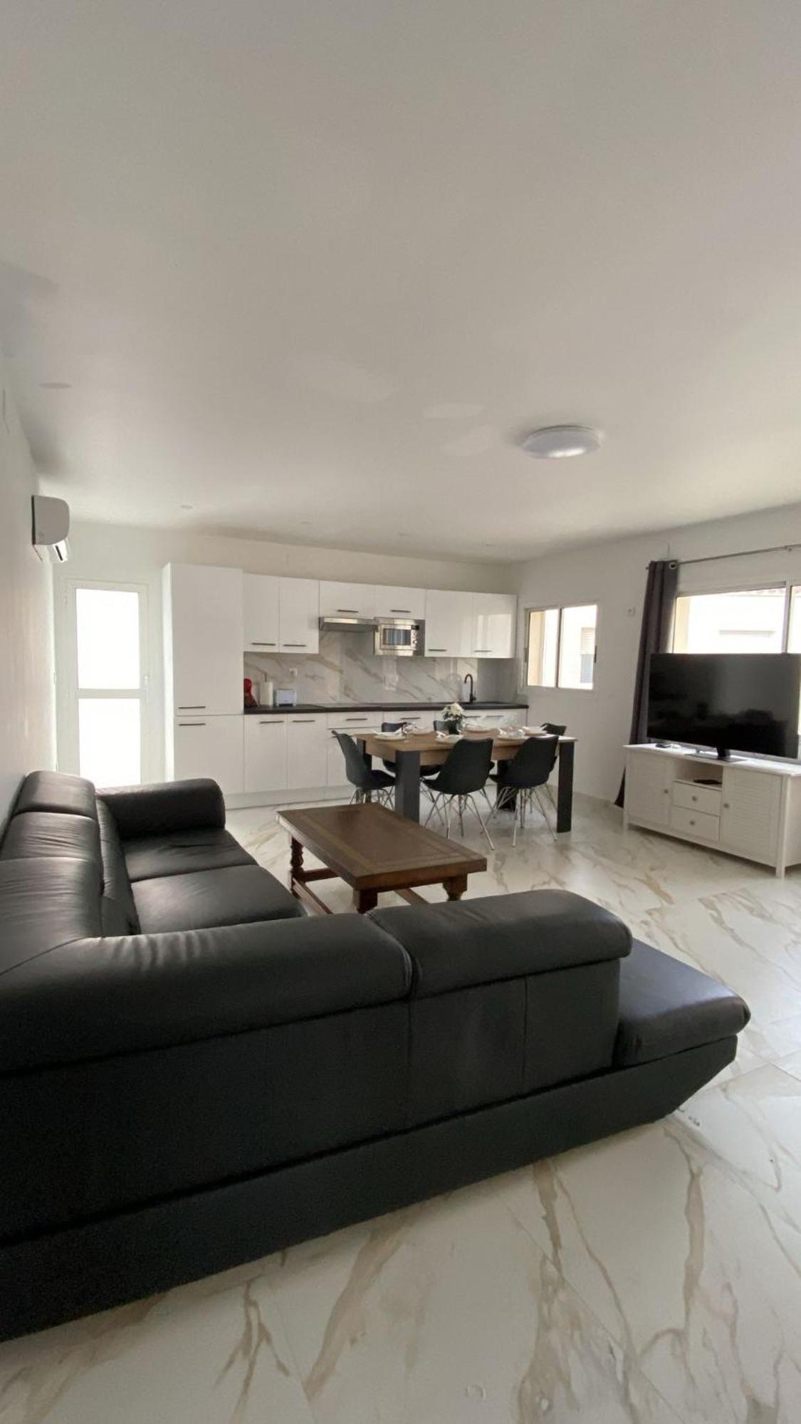 Requesens Playa Apartment Емпуриабрава Екстериор снимка