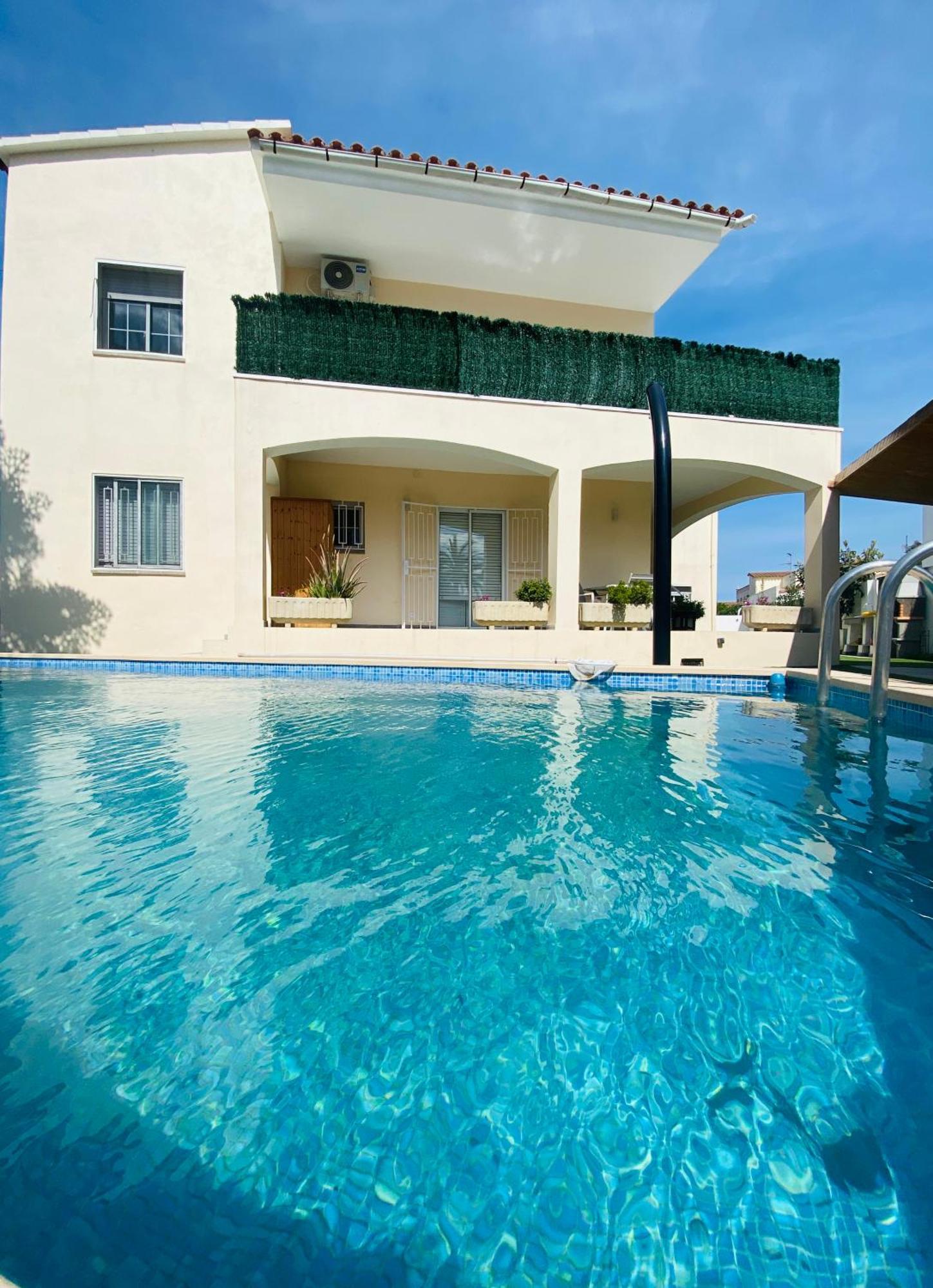 Requesens Playa Apartment Емпуриабрава Екстериор снимка